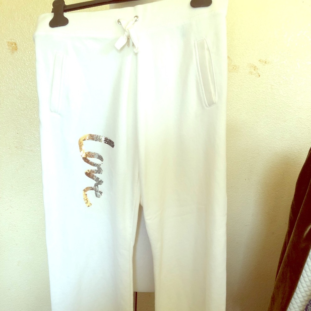 Victoria’s Secret’s boyfriend sweats